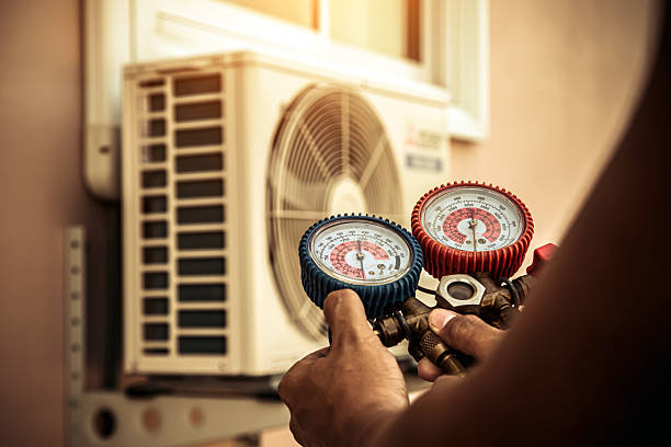 Professional Hvac technician working in Cambridge, ID